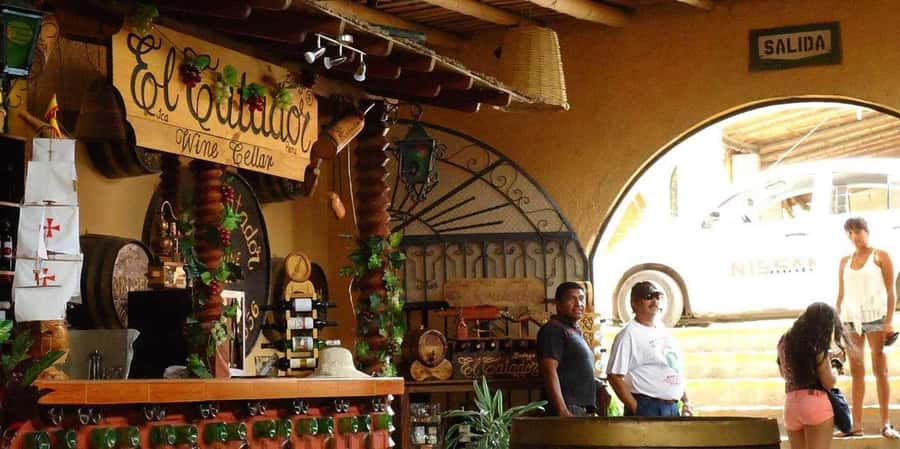 Lagos/Praia da Luz: Wine Tour, Tastings, Tapas, and Music - Shopping at the End: Buy What You Actually Liked