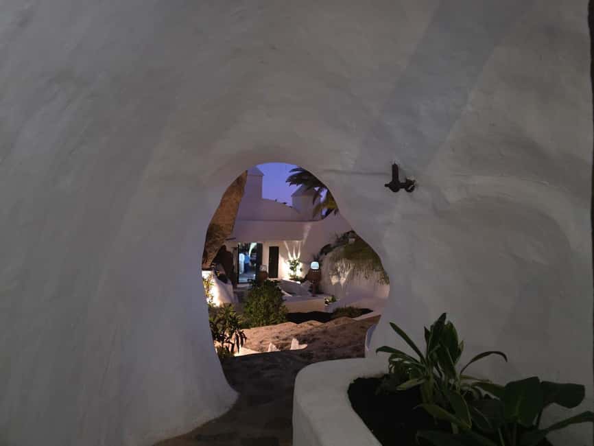 Lanzarote: Evening Tapas, Winery & Lagomar Experience - Who this Lanzarote evening tour is best for
