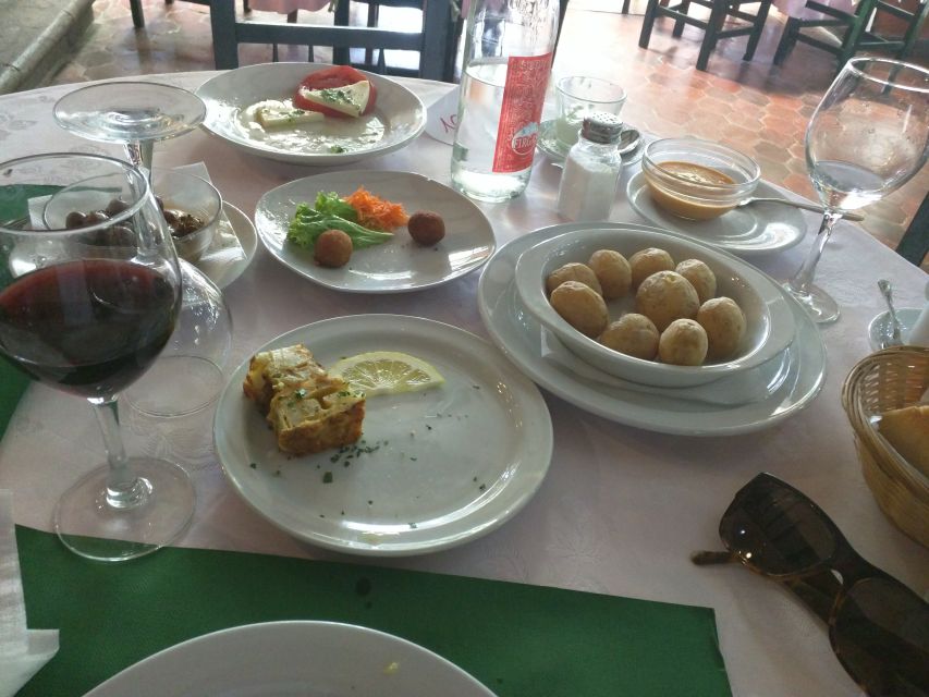Las Palmas: Private Old City Guided Walking Tour with Tapas - The tapas break: food that turns history into something you can taste