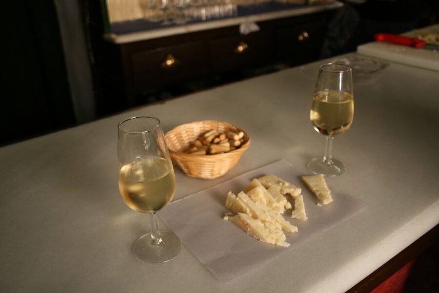 Las Palmas: Tapas and Drinks in the Beauty of the Old City - Conversations That Feel Local (Even When Spanish Is Limited)