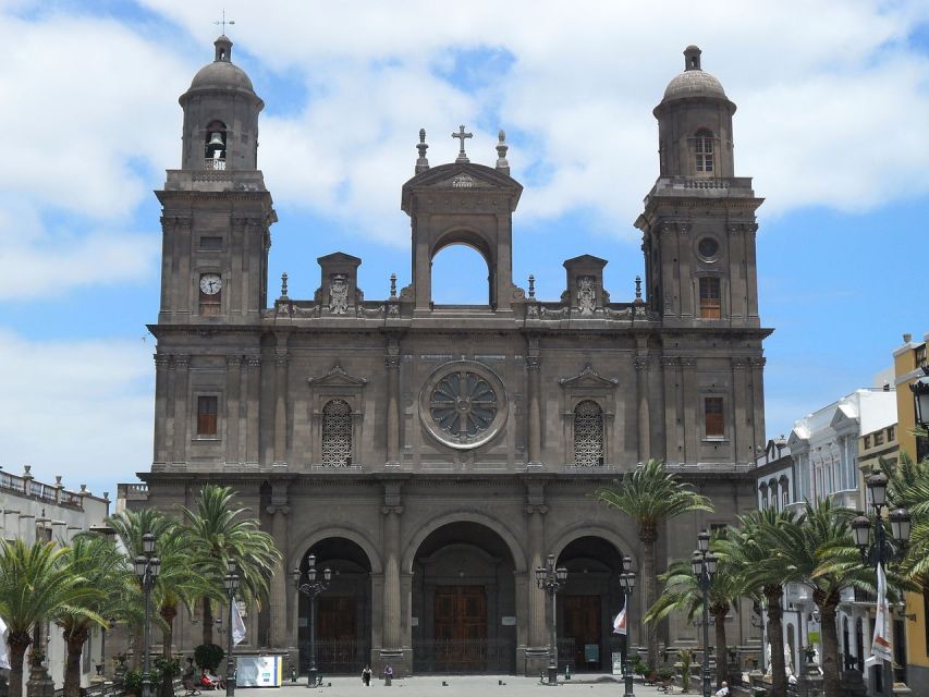 Las Palmas: Tapas and Drinks in the Beauty of the Old City - Small Group Pace: Nearly Private, But Still a Walk
