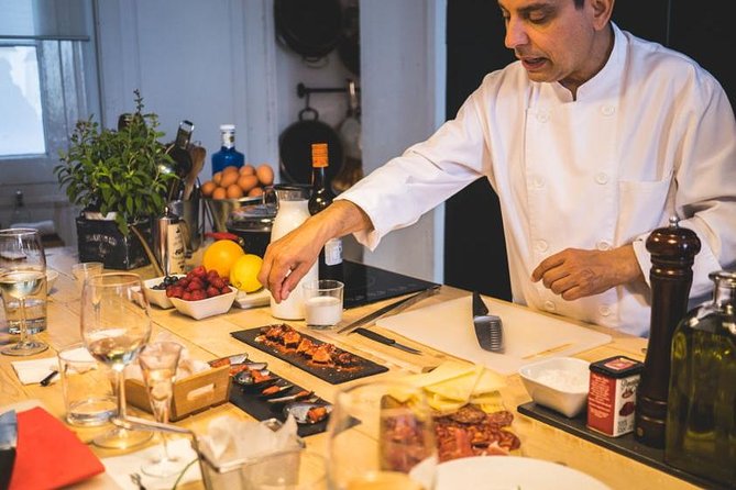 Learn The Art Of Spanish Tapas With a Local Chef in Barcelona - Small-Group Tapas at Plaça Reial: What Makes It Work in Barcelona