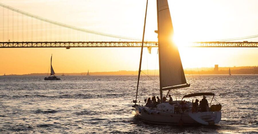 Lisbon: Alfama Charms, Tapas, Wine and Sunset Boat Cruise - Tapas at a Local Tavern: What You’ll Actually Eat