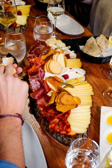 Lisbon: Premium Wine and Tapas Tasting Session - Time, pacing, and group vibe in a 2-hour format