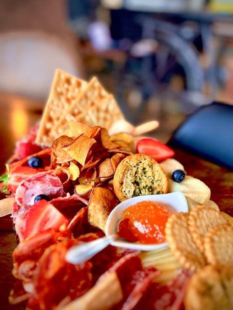 Lisbon: Premium Wine and Tapas Tasting Session - How the wine tasting works: 5 Portuguese glasses, plus day-to-day surprises