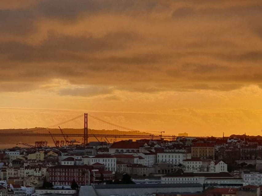 Lisbon: Private Highlights Tuk-Tuk Tour with Tapas and Wine - Key Things You’ll Notice