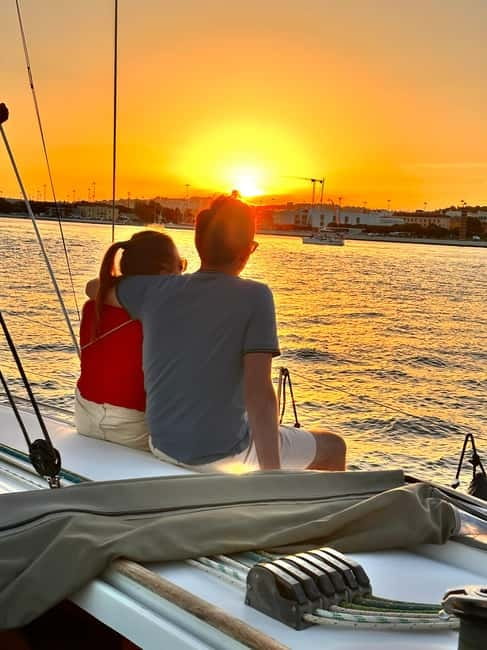 Lisbon: Romantic Cruise with Wine & Portuguese Tapas - A romantic Lisbon sunset cruise that doesn’t waste your time