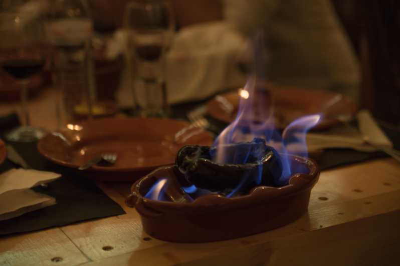Lisbon: Tapas & Drinks with Fado Live Performance - Seating and Acoustics: How to Get Close to the Music