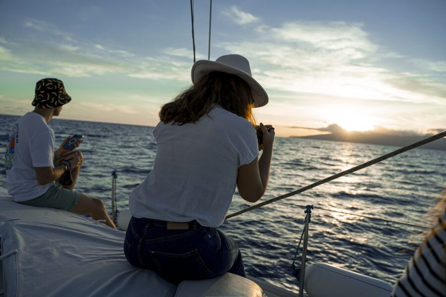 Los Gigantes: Sailing Excursion with Swimming, Drink & Tapas - The morning cruise along the red cliffs and coves