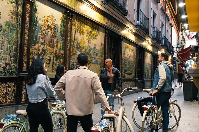 Madrid at Night: Vintage Bike Tour of City Highlights - Plaza de España and Plaza de la Villa: two styles of Madrid