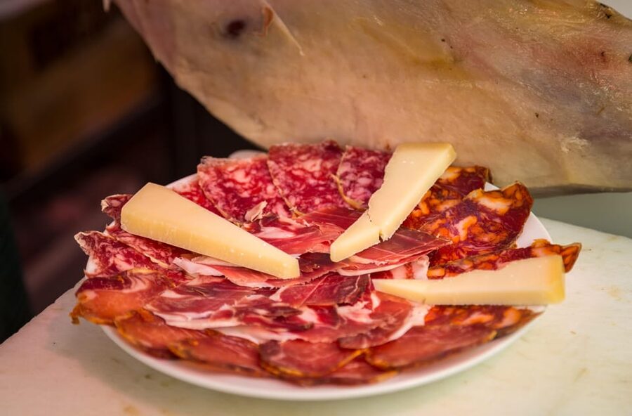Madrid: Authentic Tapas Evening Tour with a side of History - Why Madrid Tapas Feels Different When You Do It Like Locals