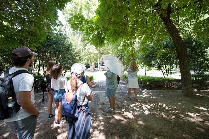 Madrid: El Retiro Park Guided Tour and Tapas - Pace, group size, and who this tour fits best