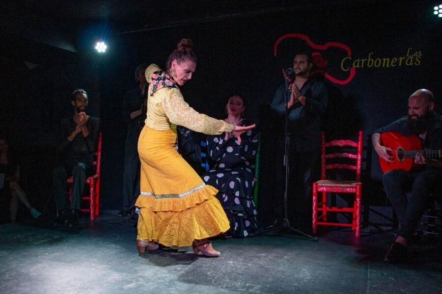 Madrid: Flamenco Show with Tapas and Wine Tour - Tablao Flamenco, one hour on stage: why the show feels personal
