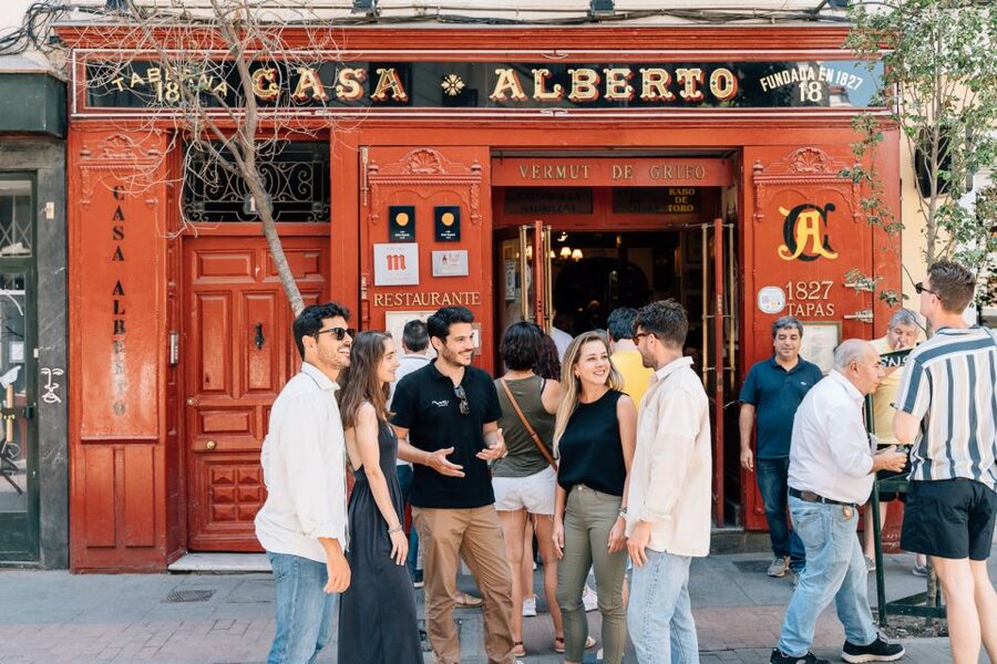 Madrid: Flamenco Show with Tapas and Wine Tour - Guides make it: the Mario, Maria, Marina, Laura effect