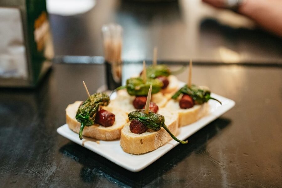 Madrid: Food & Wine Tour with 10 Tapas & 4 Drinks Included - Meeting Alonso Cano: the easiest way to start on time