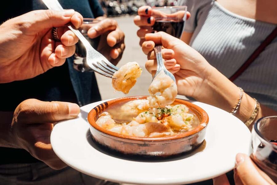 Madrid: Guided Food Tour with Tapas Tastings and Drinks - Plaza de los Carros start: a quick orientation before you eat