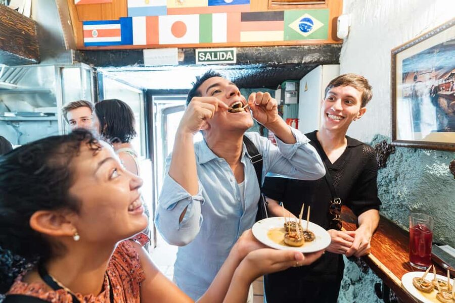 Madrid: Guided Food Tour with Tapas Tastings and Drinks - La Latina and Madrid Centro: the streets behind the bites