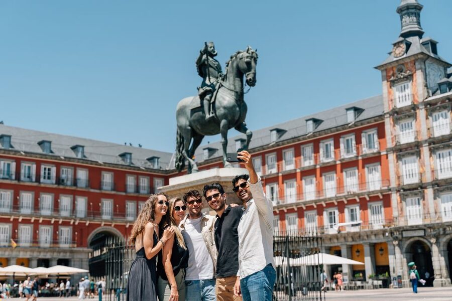 Madrid: Guided Tapas and Wine Tour with Rooftop Views - Garlic Shrimp in Terracotta and the Rooftop Cava Finish