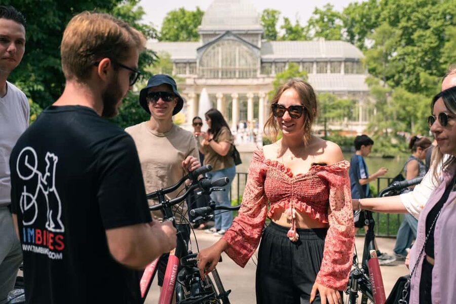 Madrid: Highlights Bike Tour with Optional E-Bike or Tapas - A 3-hour Madrid highlights route that gets you oriented fast
