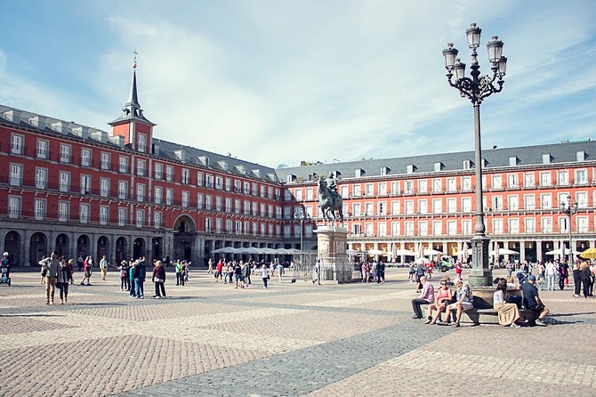 Madrid Historic Centre Food Tour with Authentic Tapas & Wines - The Squid Sandwich Moment: Deep-Fried Comfort With a Local Twist