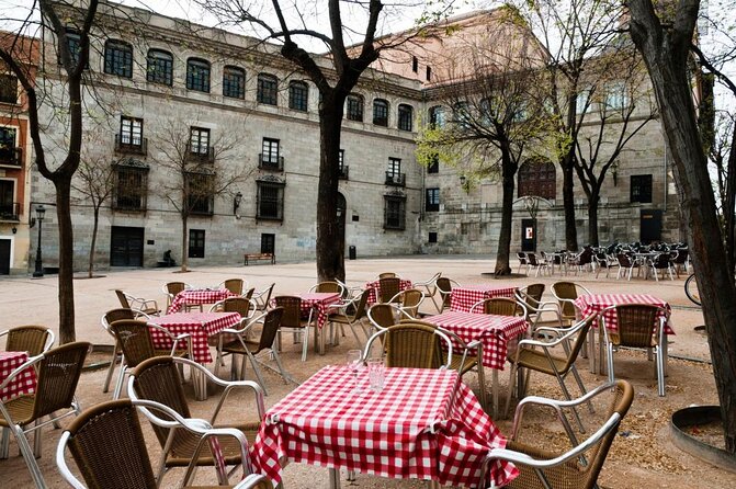 Madrid Local's Wine and Tapas Lunch Tour with a side of History - Start at Plaza de Isabel II: Croquetas and Your First Wine Sip