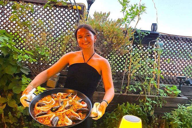 Madrid: Paella & Sangria Classes- Seafood, Chicken & Vegan option - The end-of-class tasting: three national liquors
