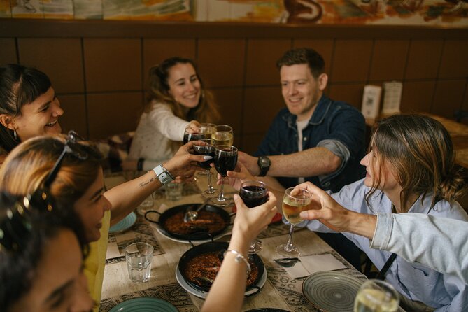 Madrid: Private Tapas & Wine Food Walking Tour in La Latina - Getting around: what the walking feels like