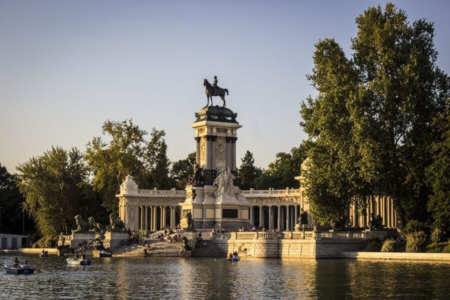 Madrid: Retiro Park Guided Tour and Tapas Tasting - Key highlights at a glance