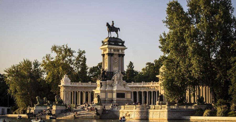 Madrid: Retiro Park Guided Tour and Tapas Tasting - Crystal Palace, Philip IV Gate, and the Alfonso XII moment
