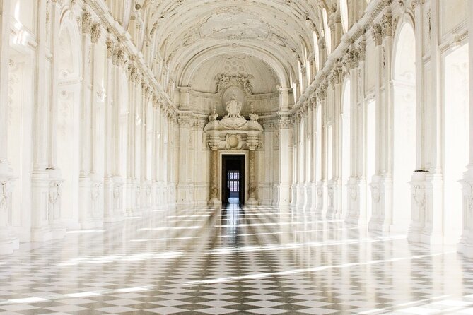 Madrid: Royal Palace Expert Guided Tour with Optional Tapas - How big is the group, and how much walking should you expect?
