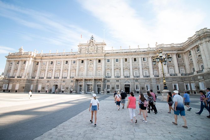Madrid: Royal Palace Expert Guided Tour with Optional Tapas - Inside the Royal Palace: why the 3,478-room scale matters