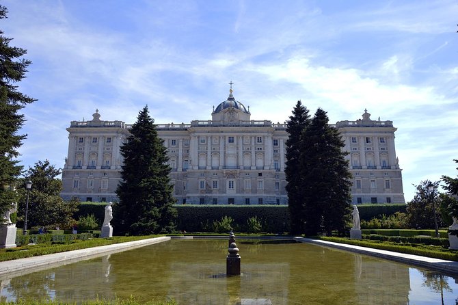 Madrid Royal Palace & Retiro Park Tour with Optional Tapas - Royal Palace of Madrid: the best parts of a huge building, guided in 2 hours
