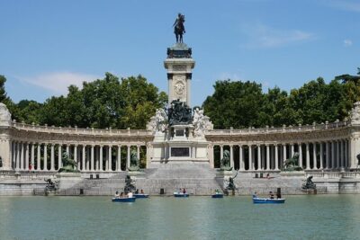 Madrid Royal Palace & Retiro Park Tour with Optional Tapas - How the tour transitions to the Royal Palace at Plaza de Isabel II