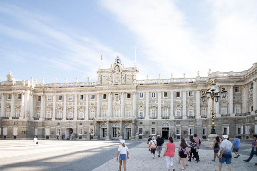 Madrid: Royal Palace Tour, Flamenco Show, & Tapas with Drink - Meeting at Opera: where the day starts clean and easy