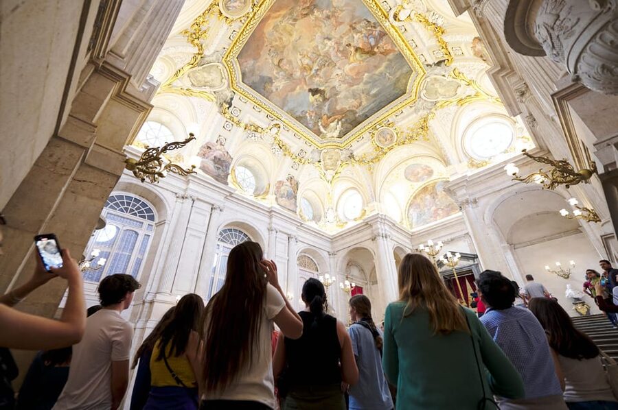 Madrid: Royal Palace Tour, Flamenco Show, & Tapas with Drink - Should you book the Royal Palace + Flamenco + Tapas tour?