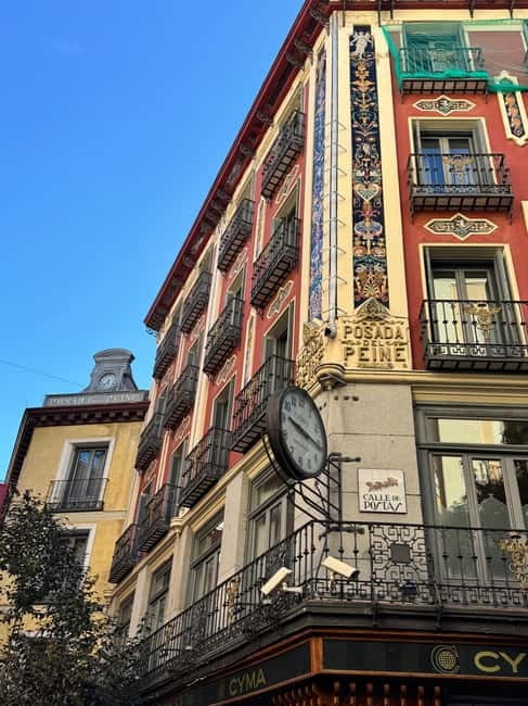 Madrid: Small Group Tour with Tapas & Drinks - The walking path: from Plaza Mayor to Arco de Cuchilleros