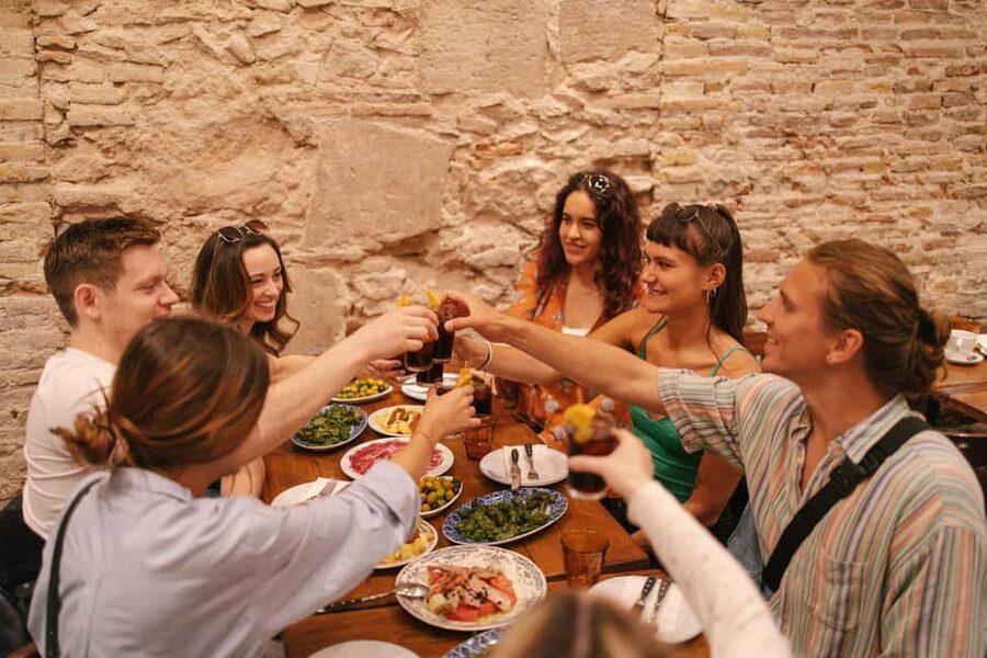 Madrid: Tapas Dinner Party Food Tour with Guide - Four tastings, not one big meal: How the stops work