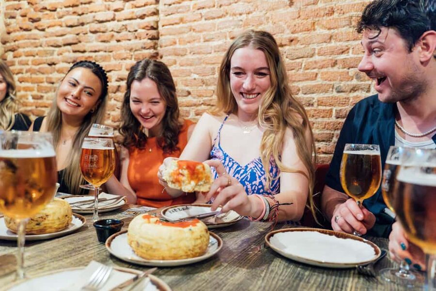 Madrid: Tapas Food Crawl with 6 Tapas and 4 Drinks - How the 2.5-hour tasting works: 6 tapas and 4 drinks