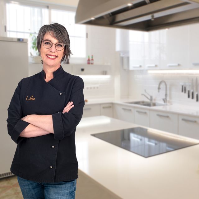 Madrid: Tapas & Paella Cooking Class with Expert Chef - How the class runs: a modern open kitchen, active teamwork