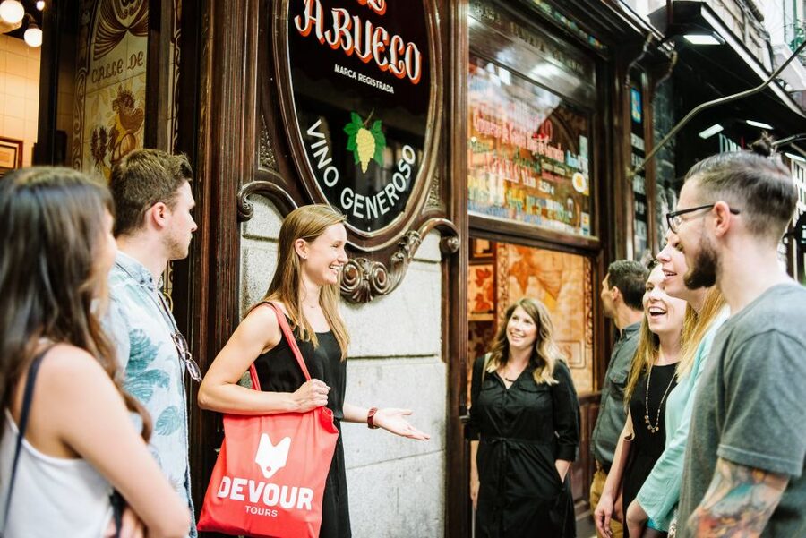 Madrid: Tapas, Taverns & History Tour - Mesón del Champiñón: Wine, Tapas, and That Local Rhythm