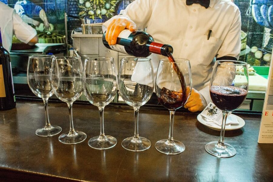 Madrid: Tapas & Wine Tasting Tour with Local Guide - Practical Tips: How to Have a Great Time (Without Getting Overstuffed)