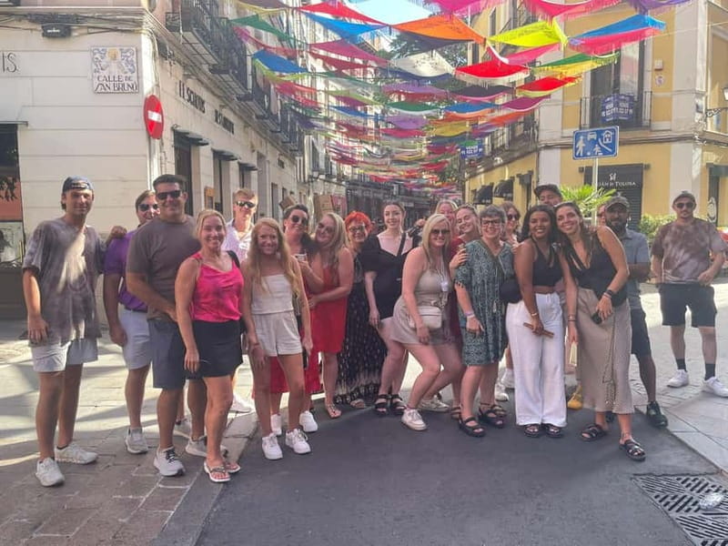 Madrid: Tapas & Wine Tour with Visit to a Rooftop - Las Letras Quarter: the warm-up tapas and first wine pours