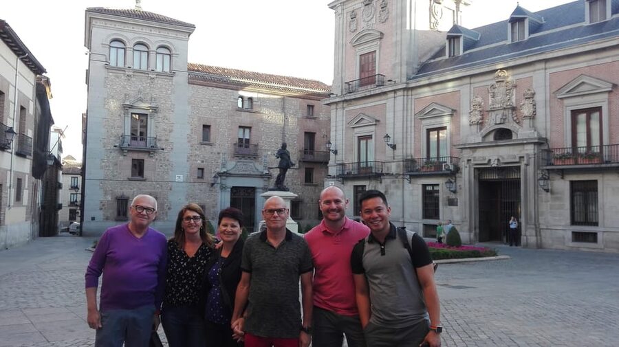 Madrid: Wine & Tapas Lunch tour - Three Madrid taverns and four wines: what you’ll be doing the whole time