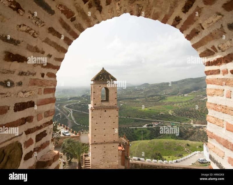 Málaga: Caminito del Rey and Álora Village Tour with Tapas - Wildlife you might spot: griffon vultures on the trail