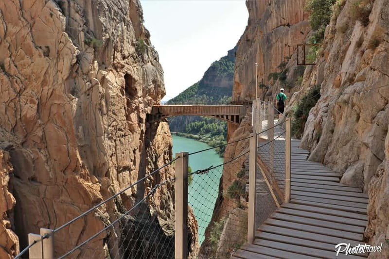 Málaga: Caminito del Rey and Álora Village Tour with Tapas - Tapas lunch after the hike: what you get and how it lands