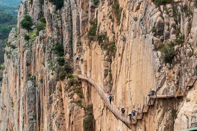 Málaga: Caminito del Rey and Álora Village Tour with Tapas - Roundtrip bus to and from Málaga: stress-free, but keep your expectations realistic