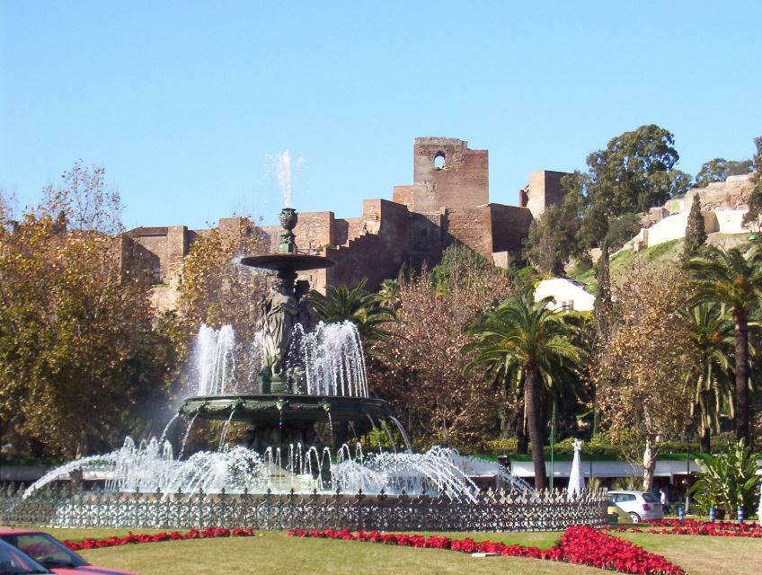 Malaga: City Center Walking Tour with Tapas Food Tastings - How the Malaga 3-hour walking-and-tasting format really works