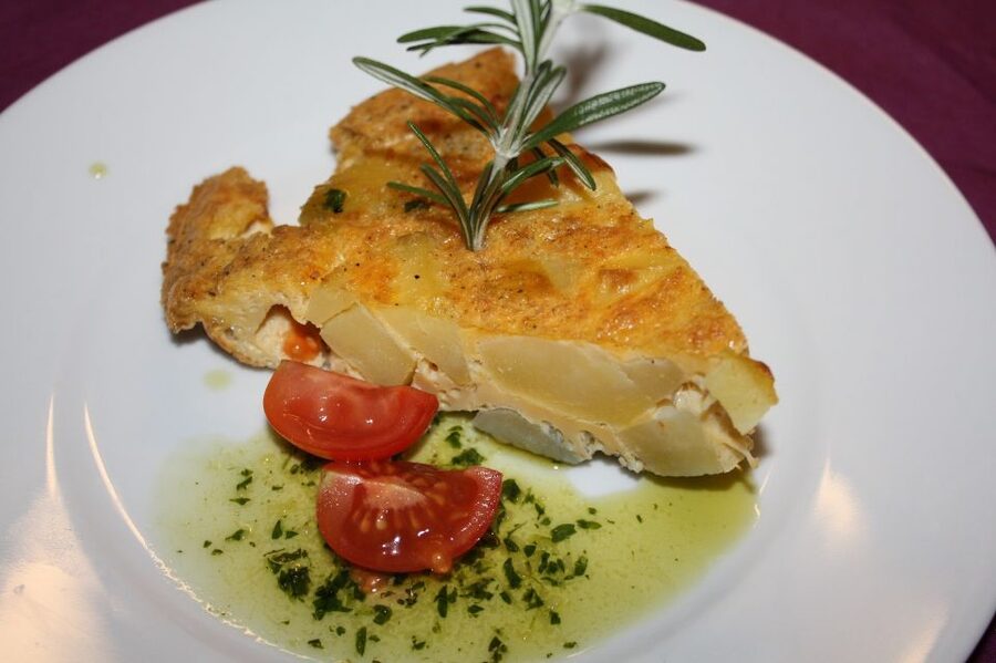 Malaga: Flamenco, Tapas, and Wine Tour - Calle Carretería bar: vermouth, homemade bites, and a less-touristy feel