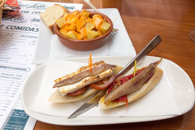 Malaga Food Tour: Tapas, Drinks and Delights with a Local - Drinks, Pace, and How to Avoid Getting Too Full