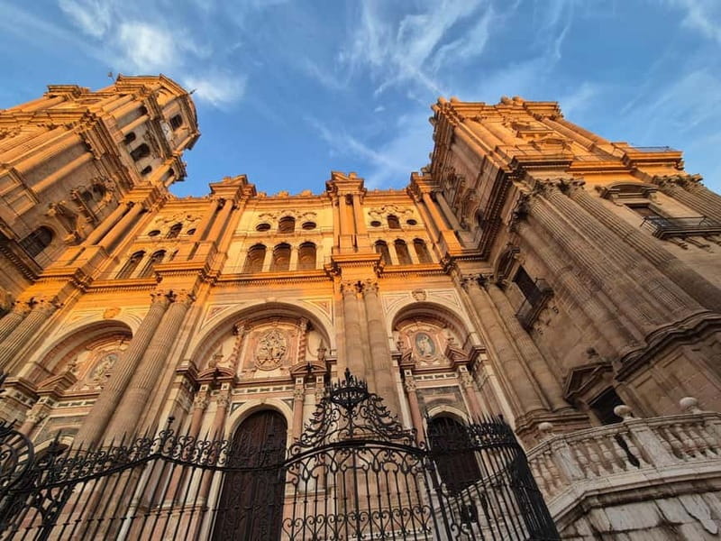 Málaga: Highlights Walking Tour with Drinks and Tapas - Why this Málaga walking tour works so well for first-timers